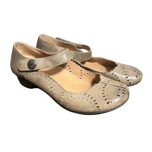 Tango Taos women's size US 8, EUR 39. Nude Mary Jane Heel ankle strap